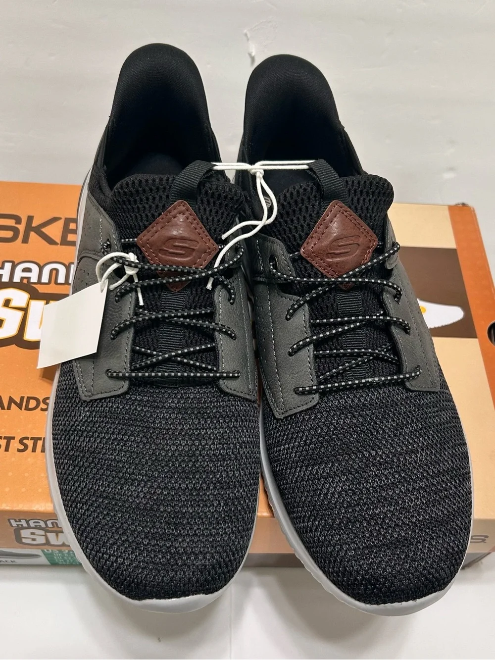 Skechers Men's Delson Hands Free Swift Fit Sneaker Black size 9.5 NWT - Picture 1 of 8